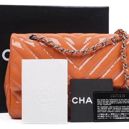 Chanel Medium Classic Einzelklappentasche Orange Chevron Gepolstertes Lackleder Silberfarbene Hardware