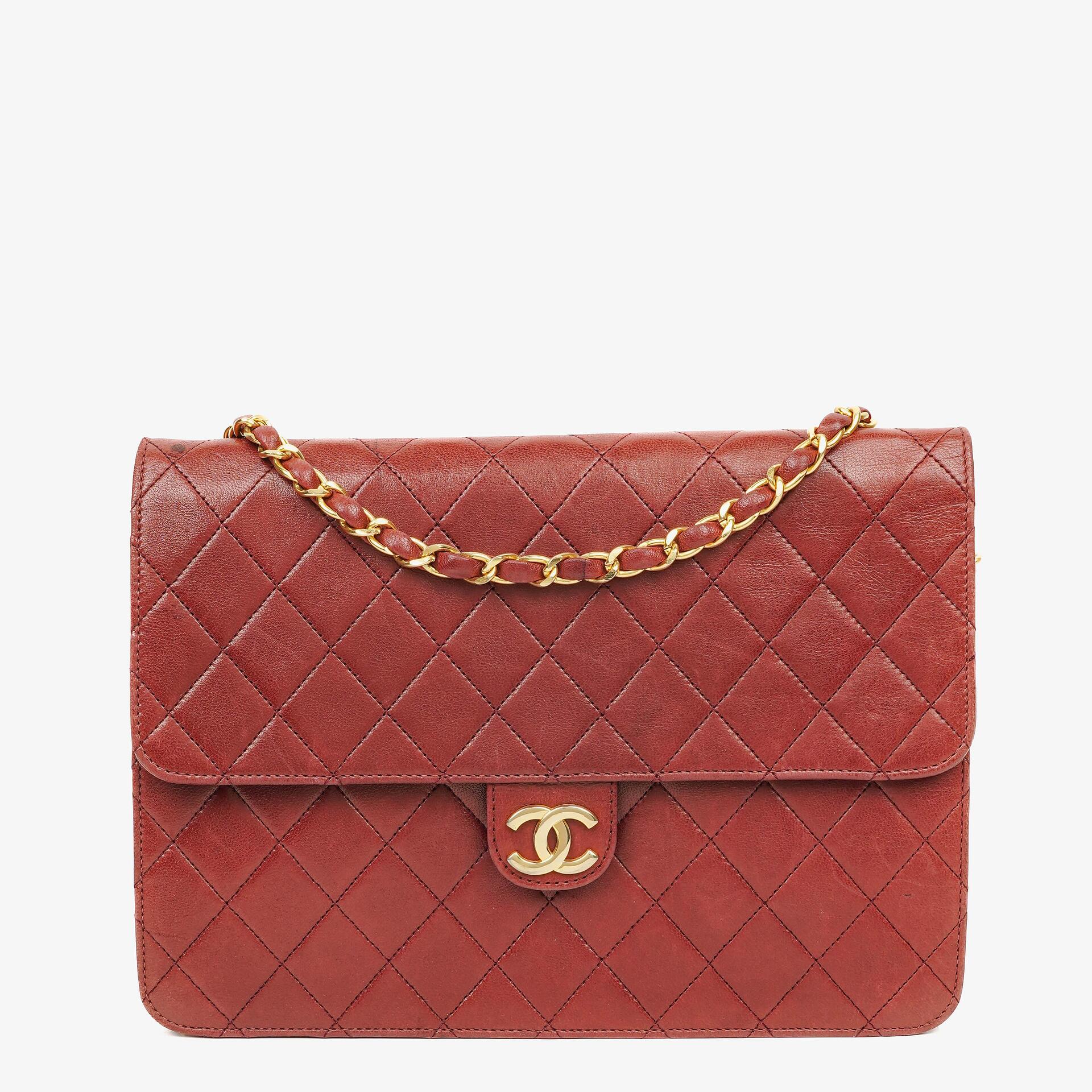 Chanel Medium Classic Single Flap Tasche aus burgunderrotem gestepptem Lammleder mit goldfarbener Hardware