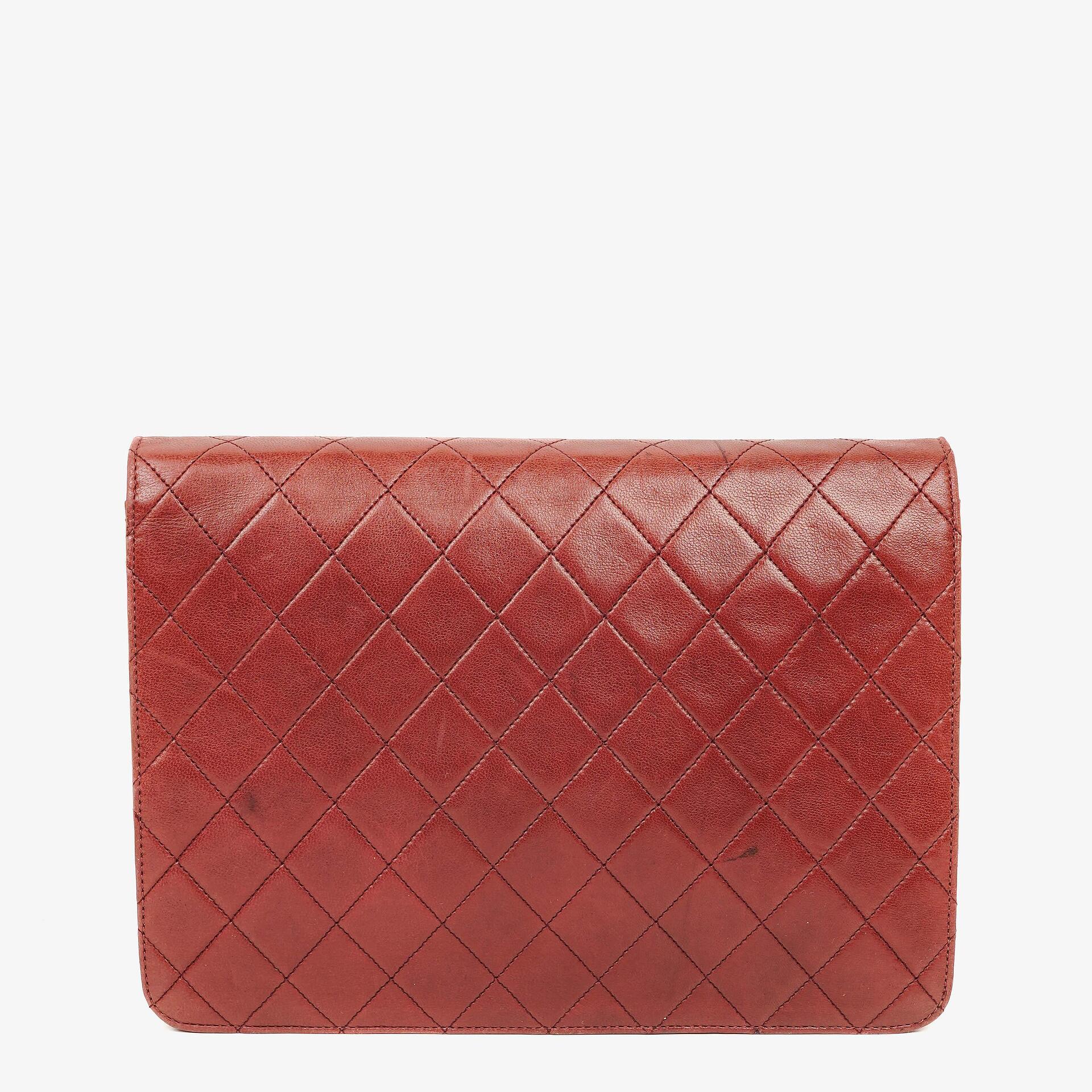 Chanel Medium Classic Single Flap Tasche aus burgunderrotem gestepptem Lammleder mit goldfarbener Hardware