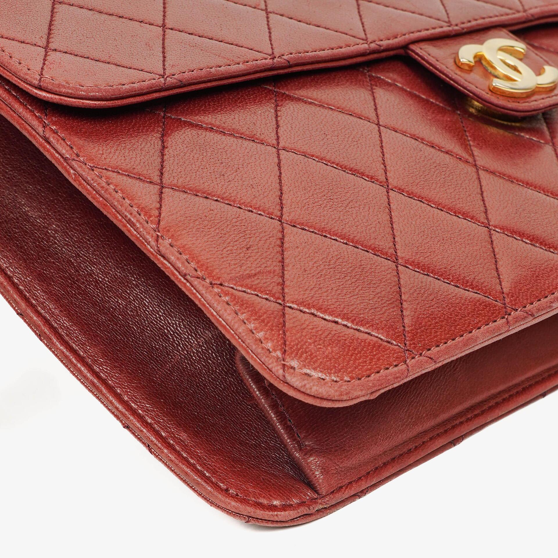 Chanel Medium Classic Single Flap Tasche aus burgunderrotem gestepptem Lammleder mit goldfarbener Hardware