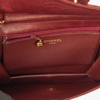 Chanel Medium Classic Single Flap Tasche aus burgunderrotem gestepptem Lammleder mit goldfarbener Hardware