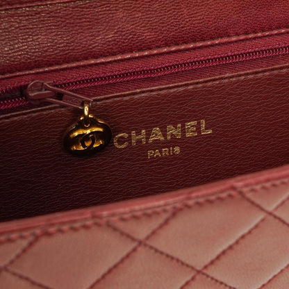 Chanel Medium Classic Single Flap Tasche aus burgunderrotem gestepptem Lammleder mit goldfarbener Hardware