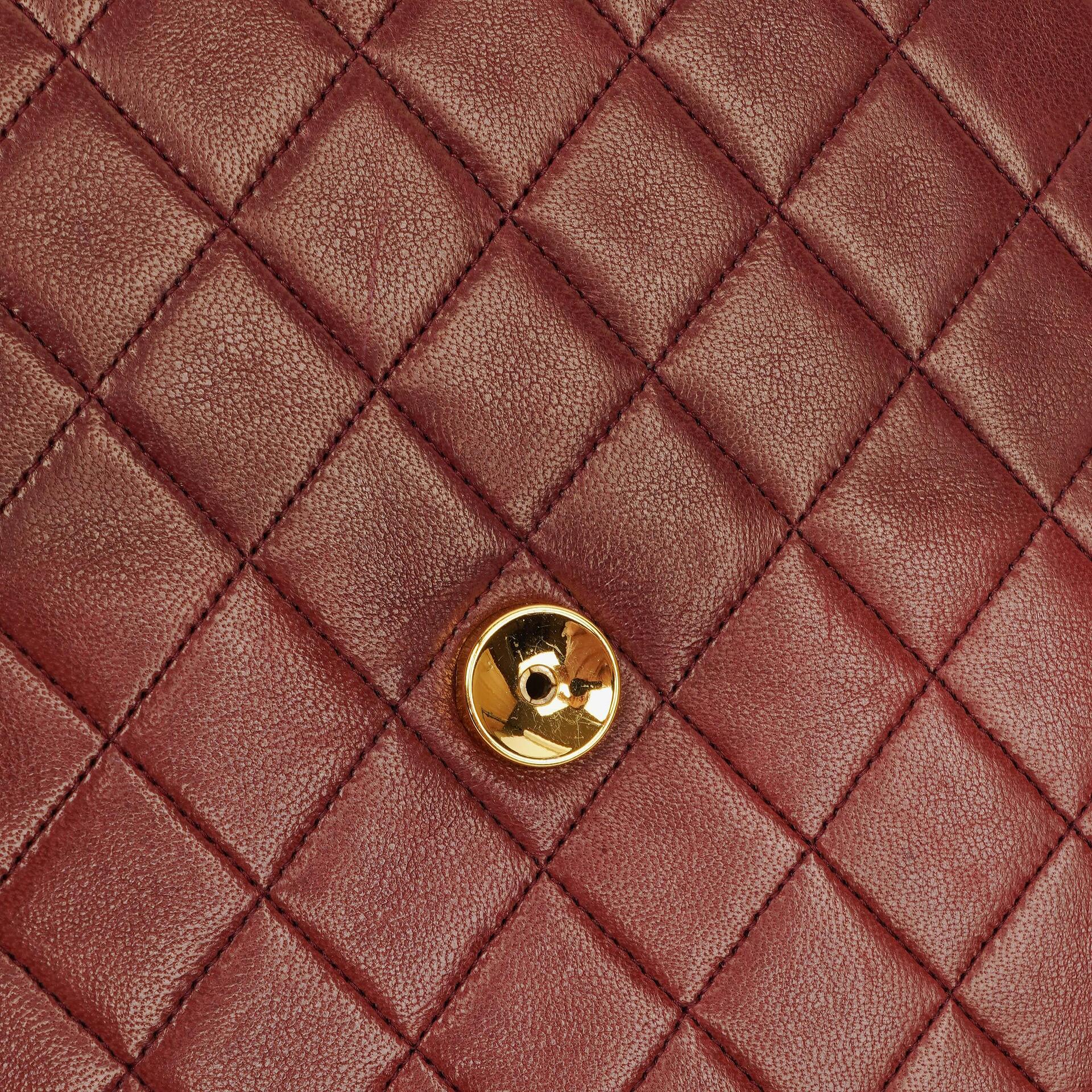 Chanel Medium Classic Single Flap Tasche aus burgunderrotem gestepptem Lammleder mit goldfarbener Hardware