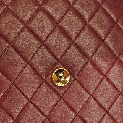 Chanel Medium Classic Single Flap Tasche aus burgunderrotem gestepptem Lammleder mit goldfarbener Hardware