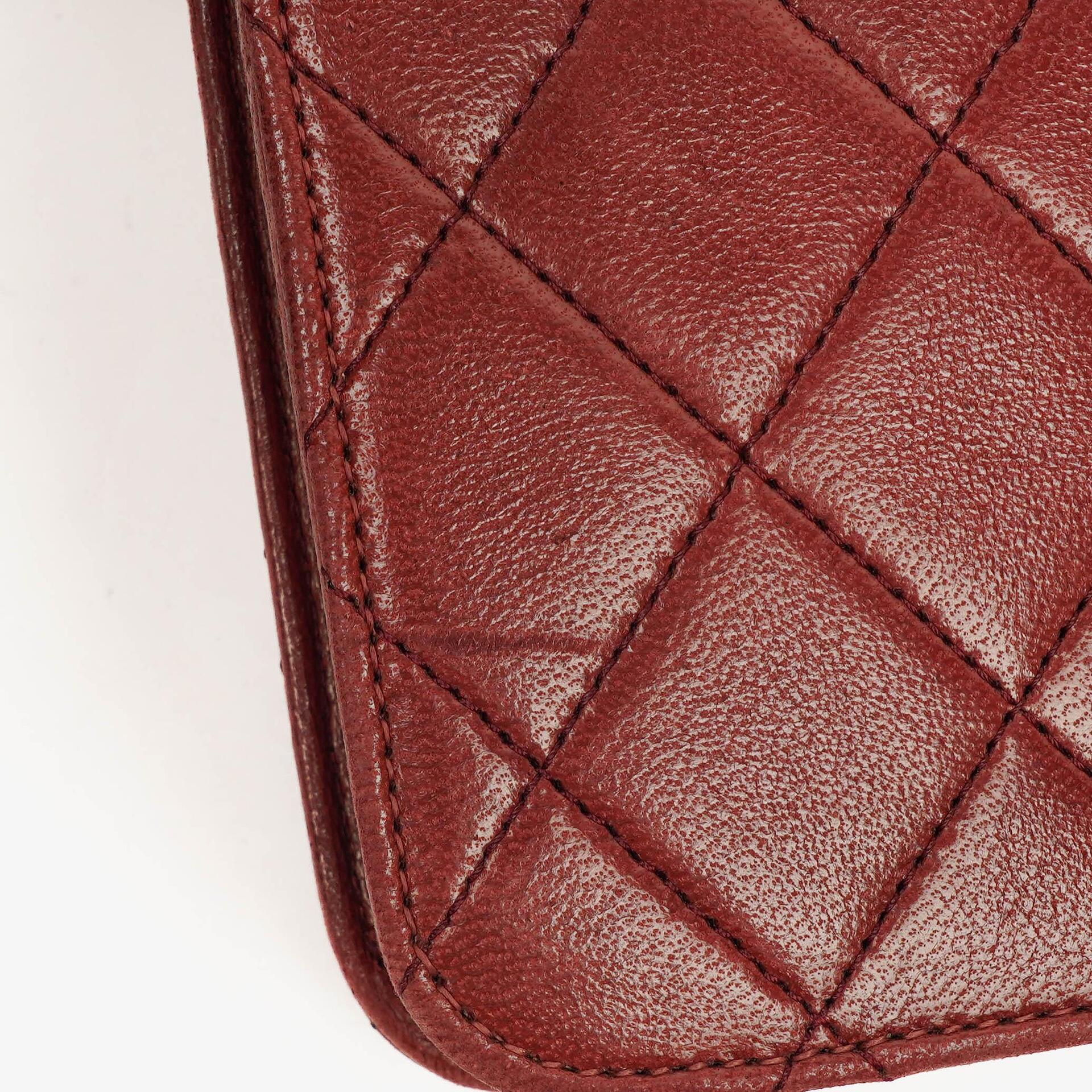 Chanel Medium Classic Single Flap Tasche aus burgunderrotem gestepptem Lammleder mit goldfarbener Hardware