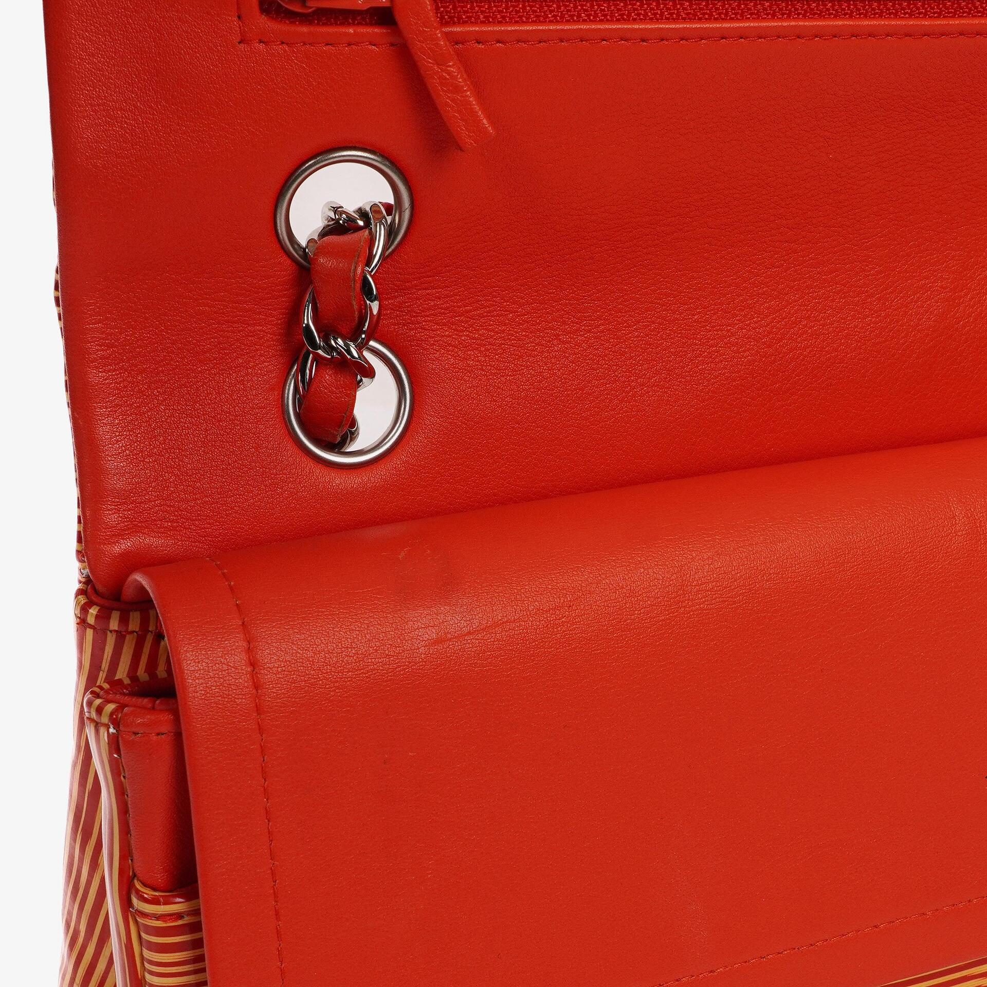 Chanel Classic Medium Double Flap Tasche aus gestreiftem Lackleder, 2014