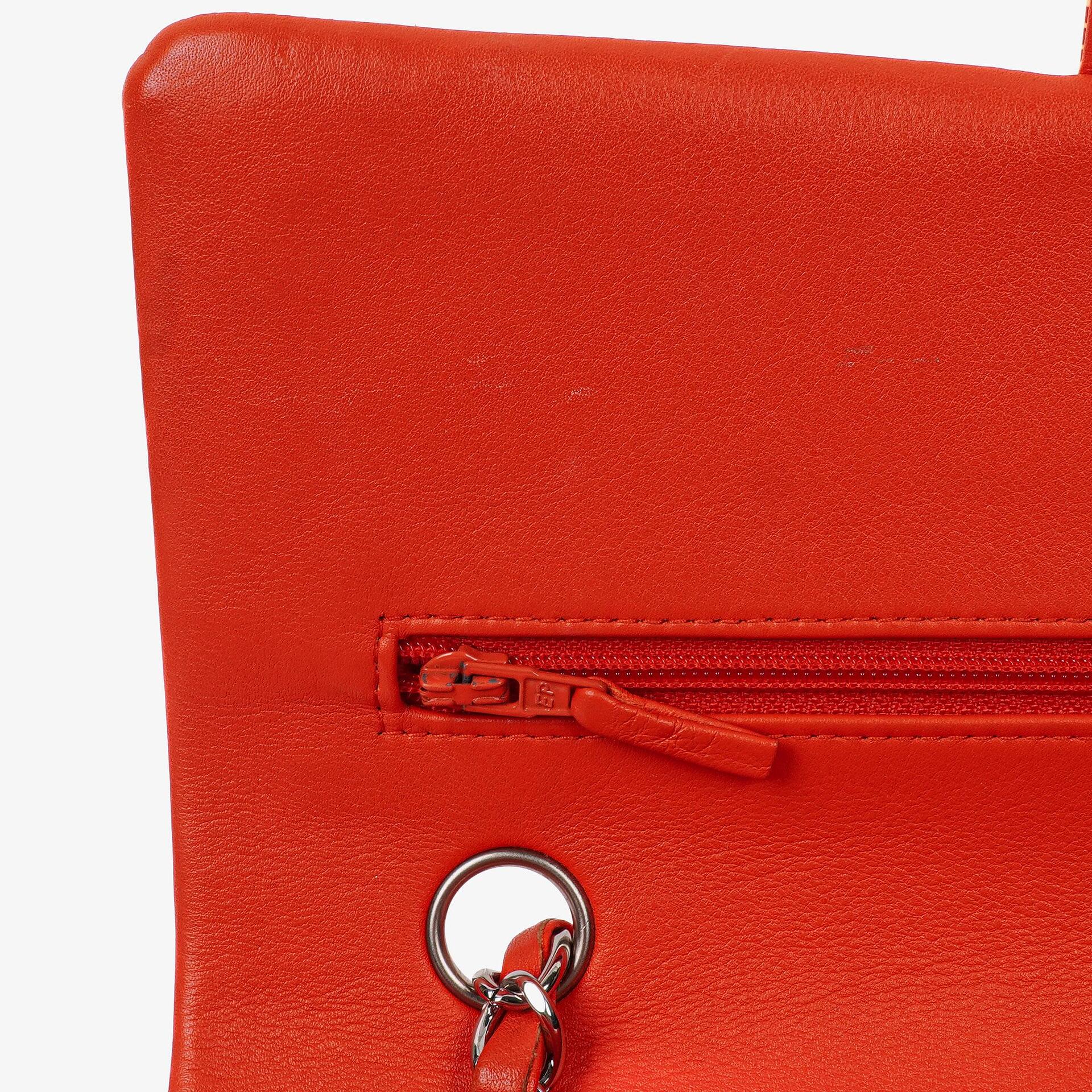 Chanel Classic Medium Double Flap Tasche aus gestreiftem Lackleder, 2014