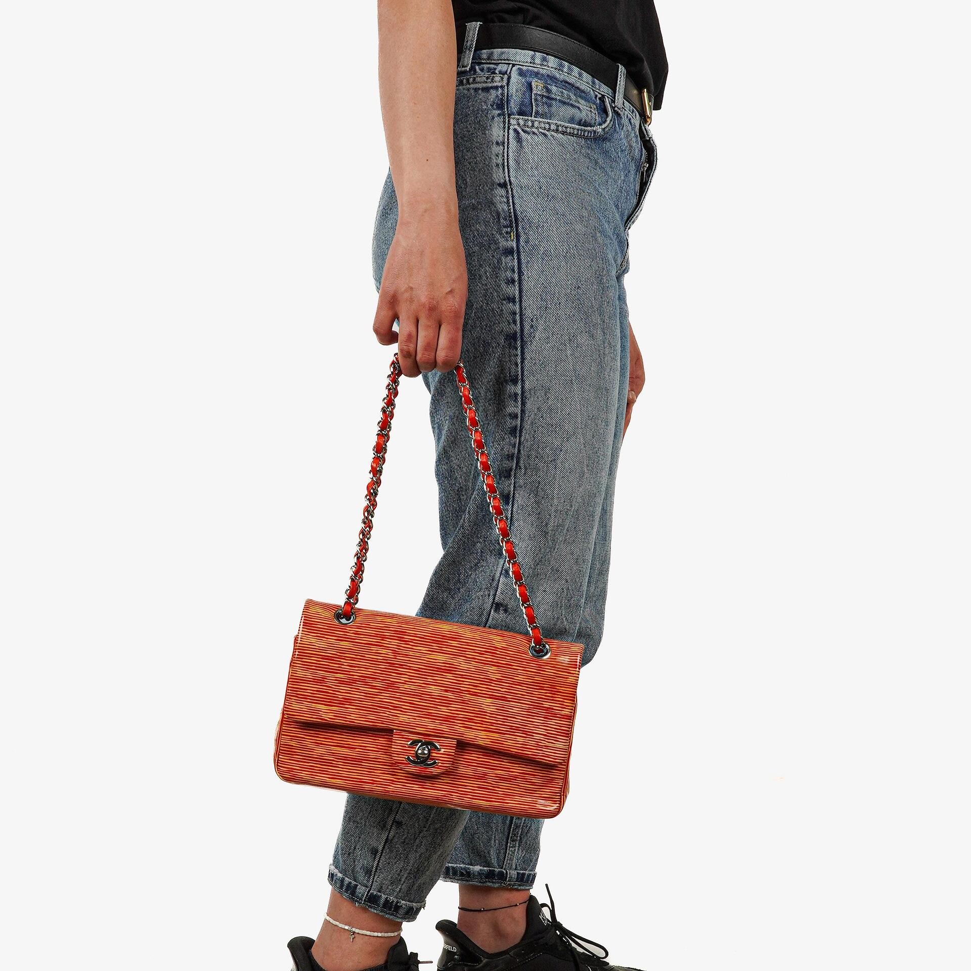 Chanel Classic Medium Double Flap Tasche aus gestreiftem Lackleder, 2014
