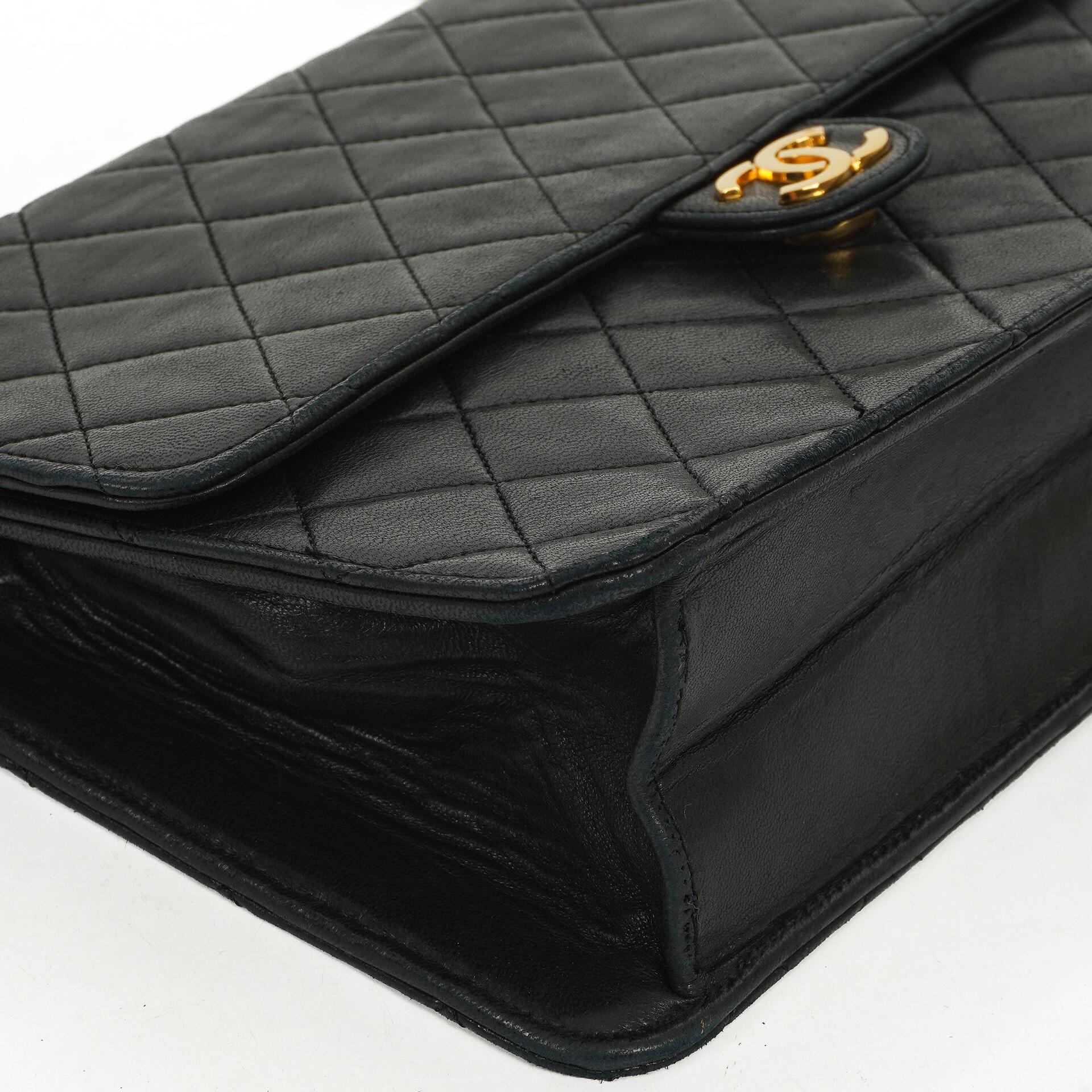 Chanel Medium Classic Vintage schwarze gesteppte Lammleder Single Flap Bag mit 24K goldplattierten Beschlägen