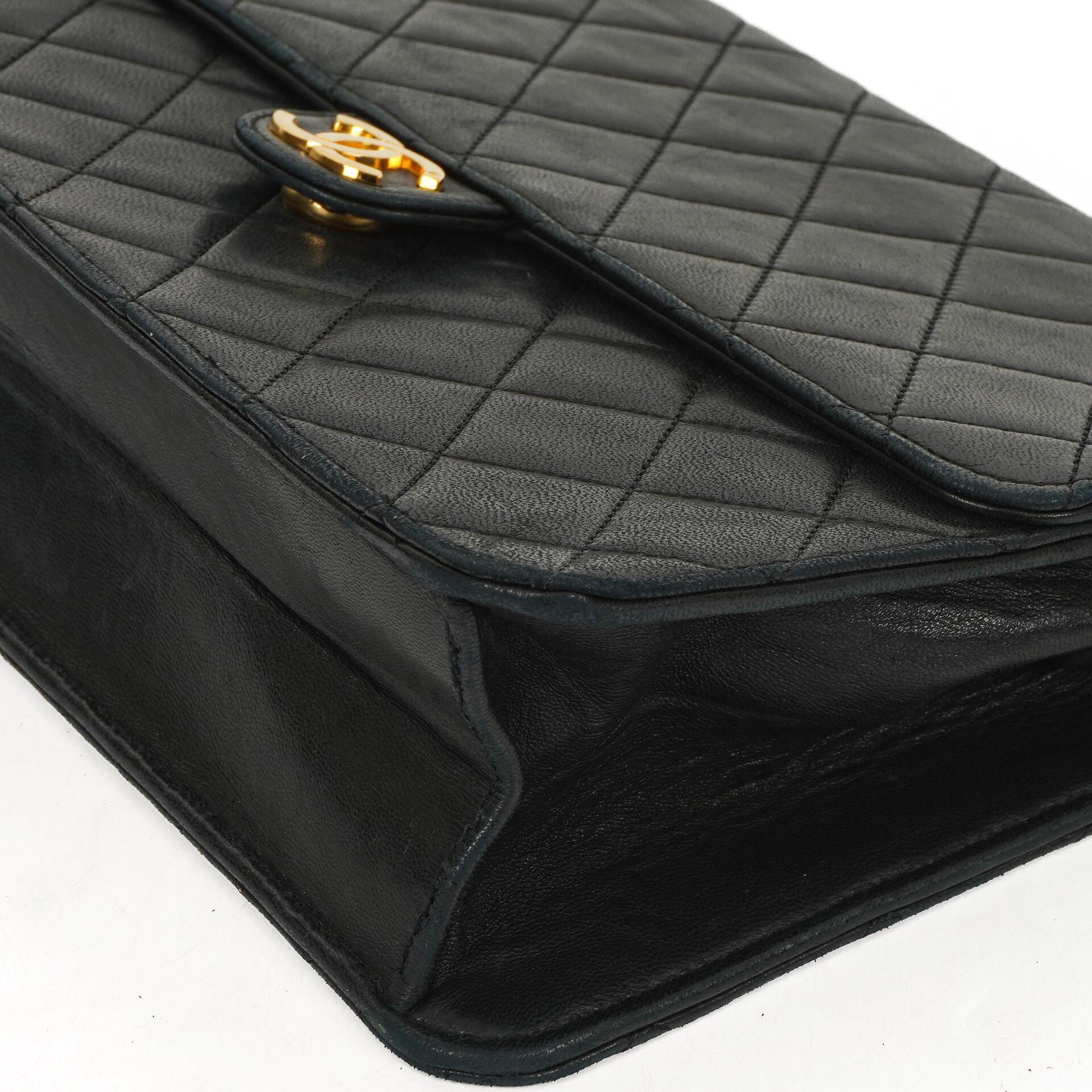 Chanel Medium Classic Vintage schwarze gesteppte Lammleder Single Flap Bag mit 24K goldplattierten Beschlägen
