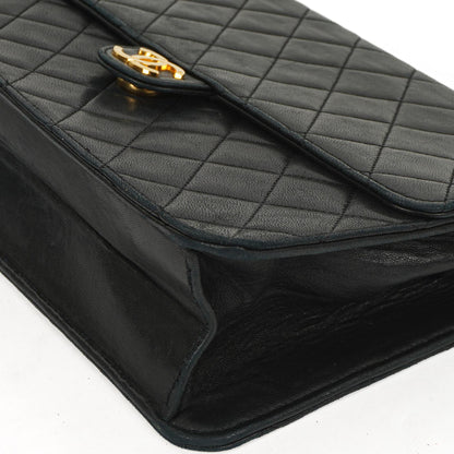 Chanel Medium Classic Vintage schwarze gesteppte Lammleder Single Flap Bag mit 24K goldplattierten Beschlägen
