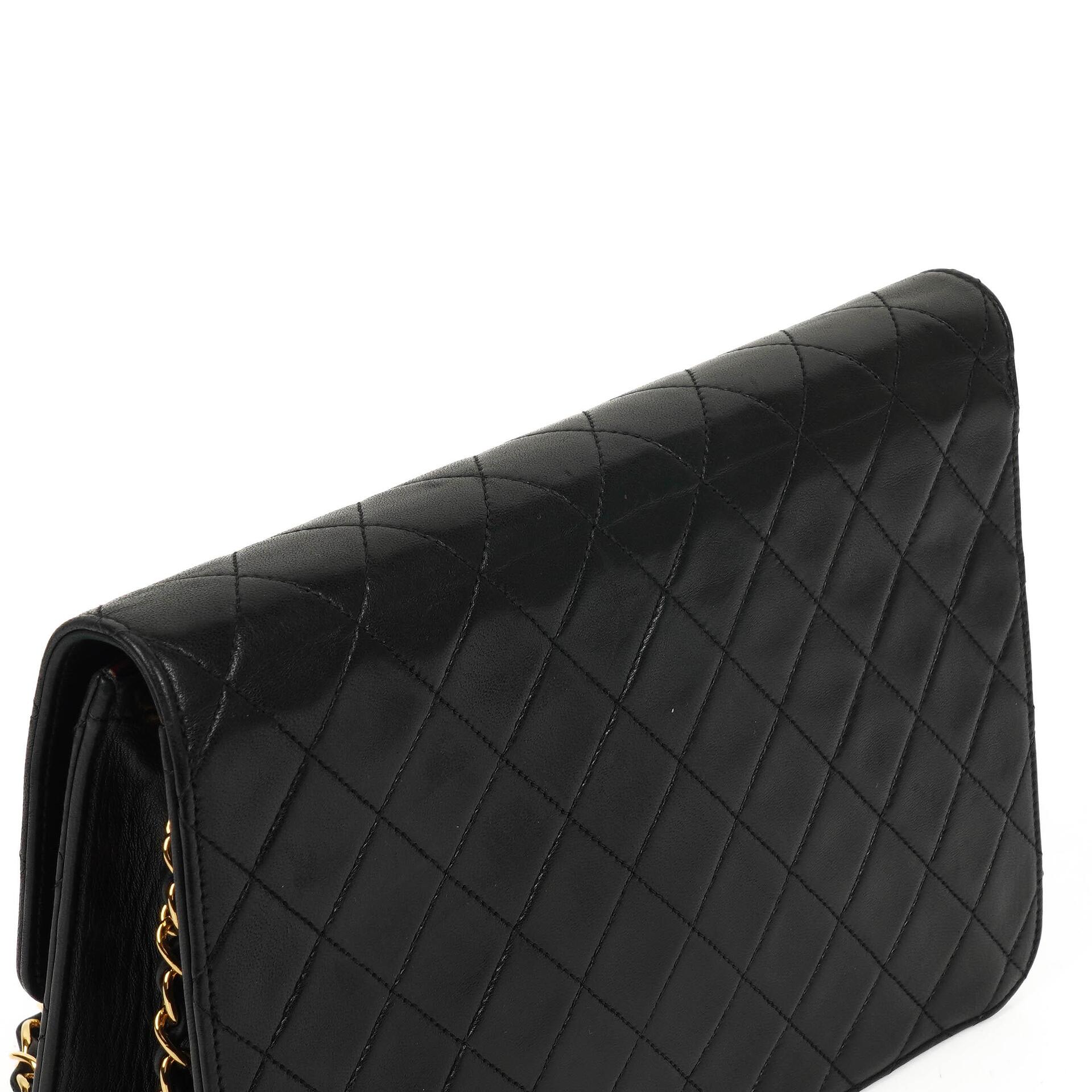 Chanel Medium Classic Vintage Single Flap Bag aus schwarzem gestepptem Lammleder mit 24K goldplattierten Beschlägen