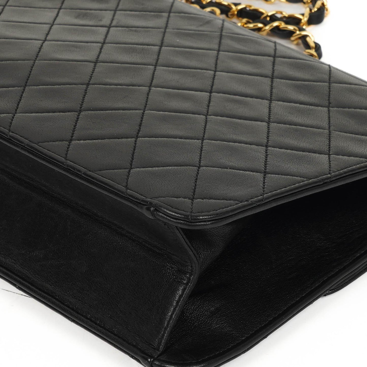Chanel Medium Classic Vintage Single Flap Bag aus schwarzem gestepptem Lammleder mit 24K goldplattierten Beschlägen