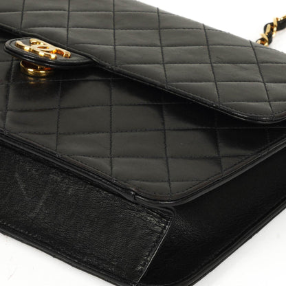 Chanel Medium Classic Vintage Single Flap Bag aus schwarzem gestepptem Lammleder mit 24K goldplattierten Beschlägen