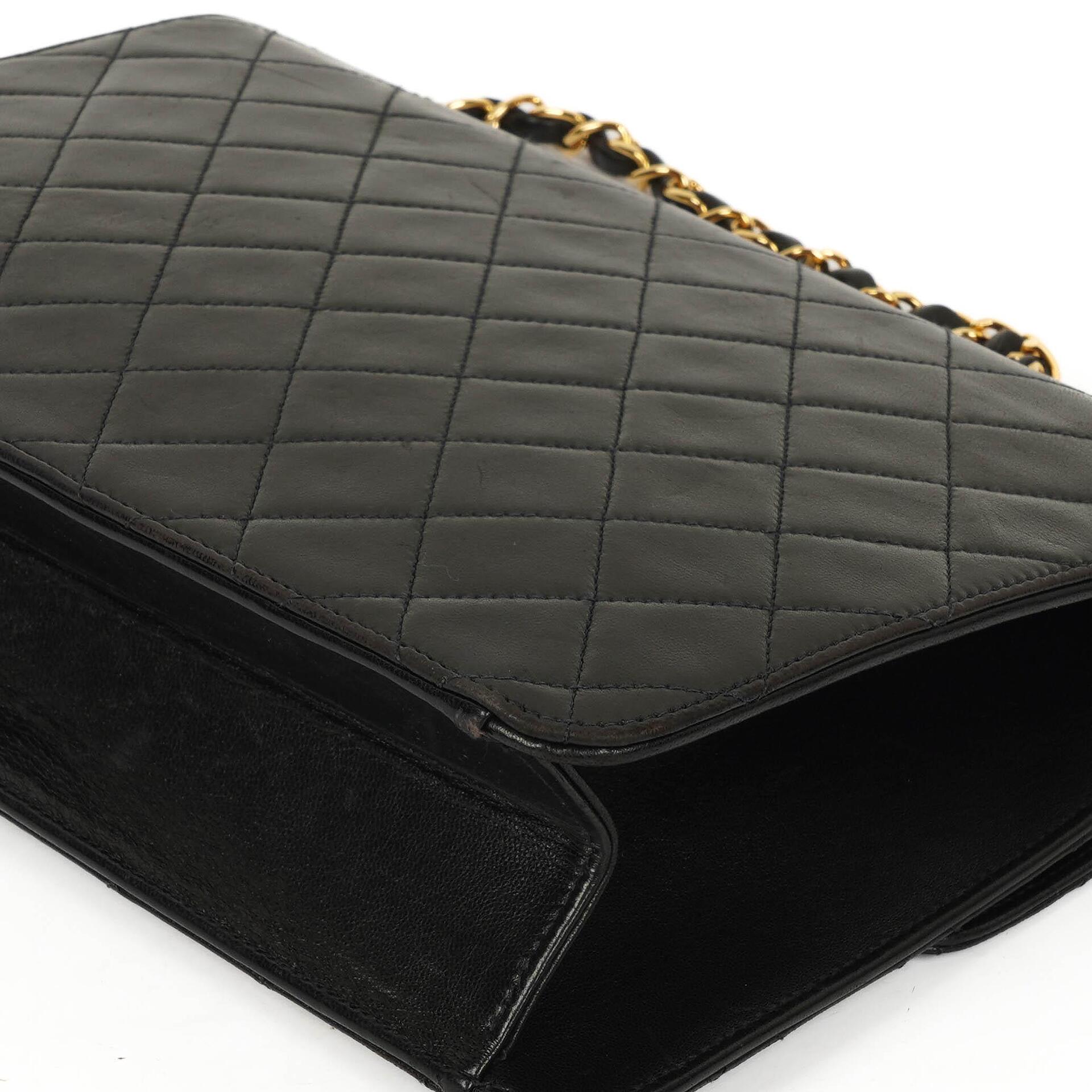 Chanel Medium Classic Vintage Single Flap Bag aus schwarzem gestepptem Lammleder mit 24K goldplattierten Beschlägen