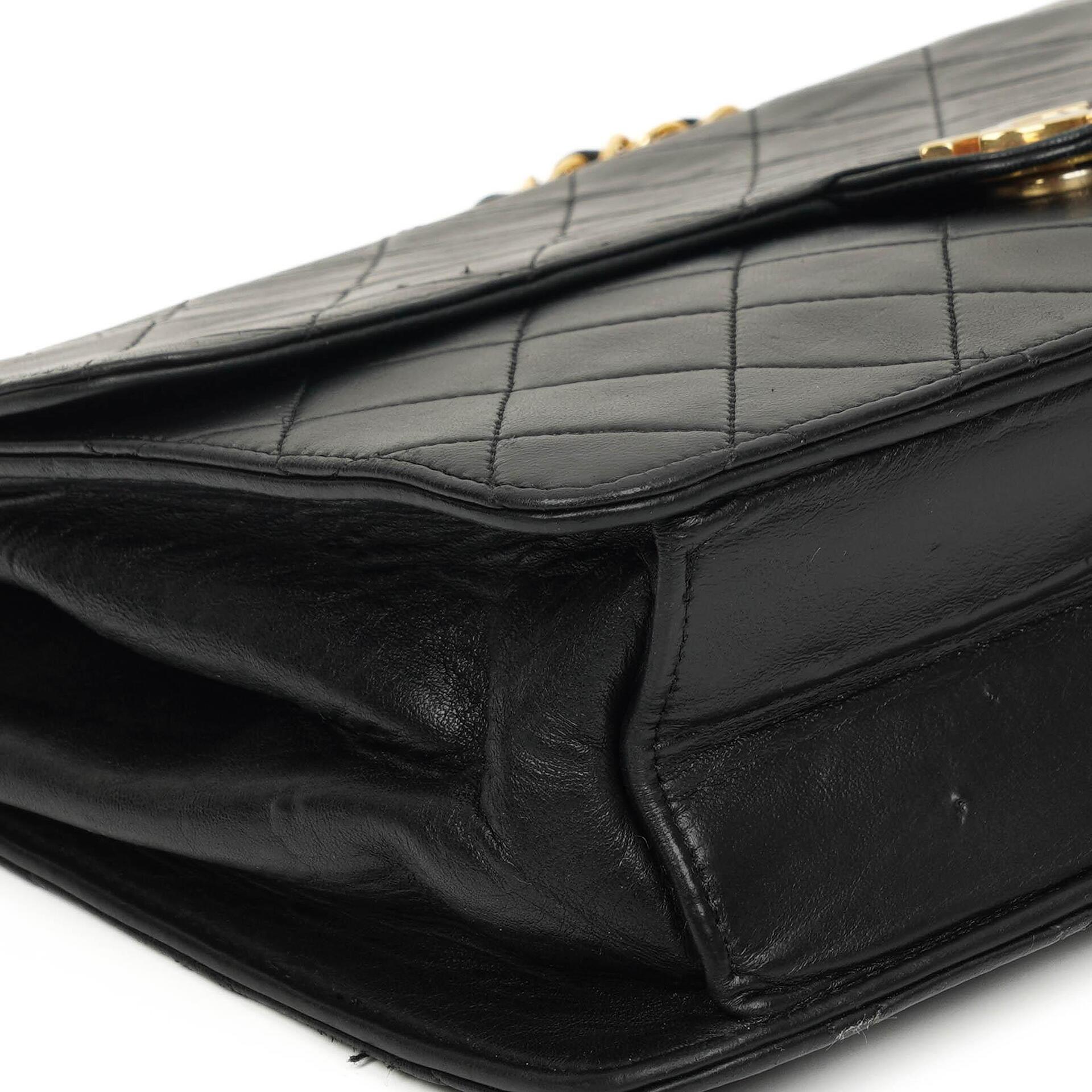 Chanel Medium Classic Vintage Gesteppte Lammleder Single Flap Bag Schwarz mit 24K Goldplattierten Beschlägen