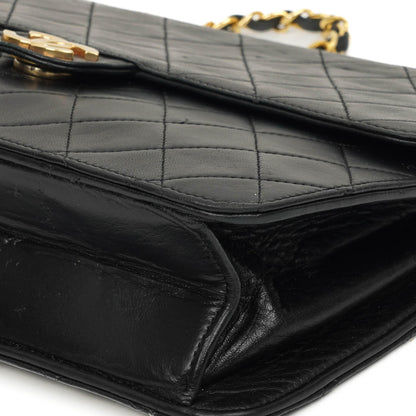 Chanel Medium Classic Vintage Gesteppte Lammleder Single Flap Bag Schwarz mit 24K Goldplattierten Beschlägen