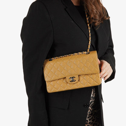 Chanel Medium Classic Vintage Doppelklapp-Tasche Beige Steppiertes Kaviarleder Mit Silberfarbener Hardware