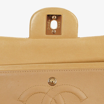 Chanel Mittelgroße Classic Vintage Double Flap Tasche aus beigem gestepptem Lammleder mit 24K vergoldeten Beschlägen