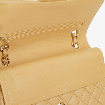 Chanel Mittelgroße Classic Vintage Double Flap Tasche aus beigem gestepptem Lammleder mit 24K vergoldeten Beschlägen