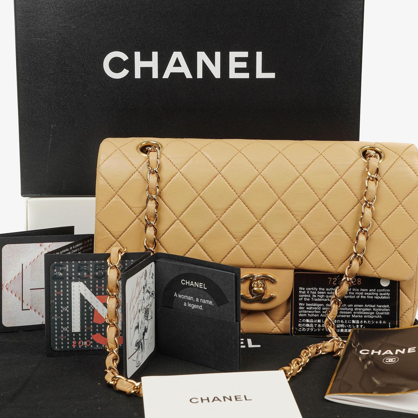 Chanel Mittelgroße Classic Vintage Double Flap Tasche aus beigem gestepptem Lammleder mit 24K vergoldeten Beschlägen