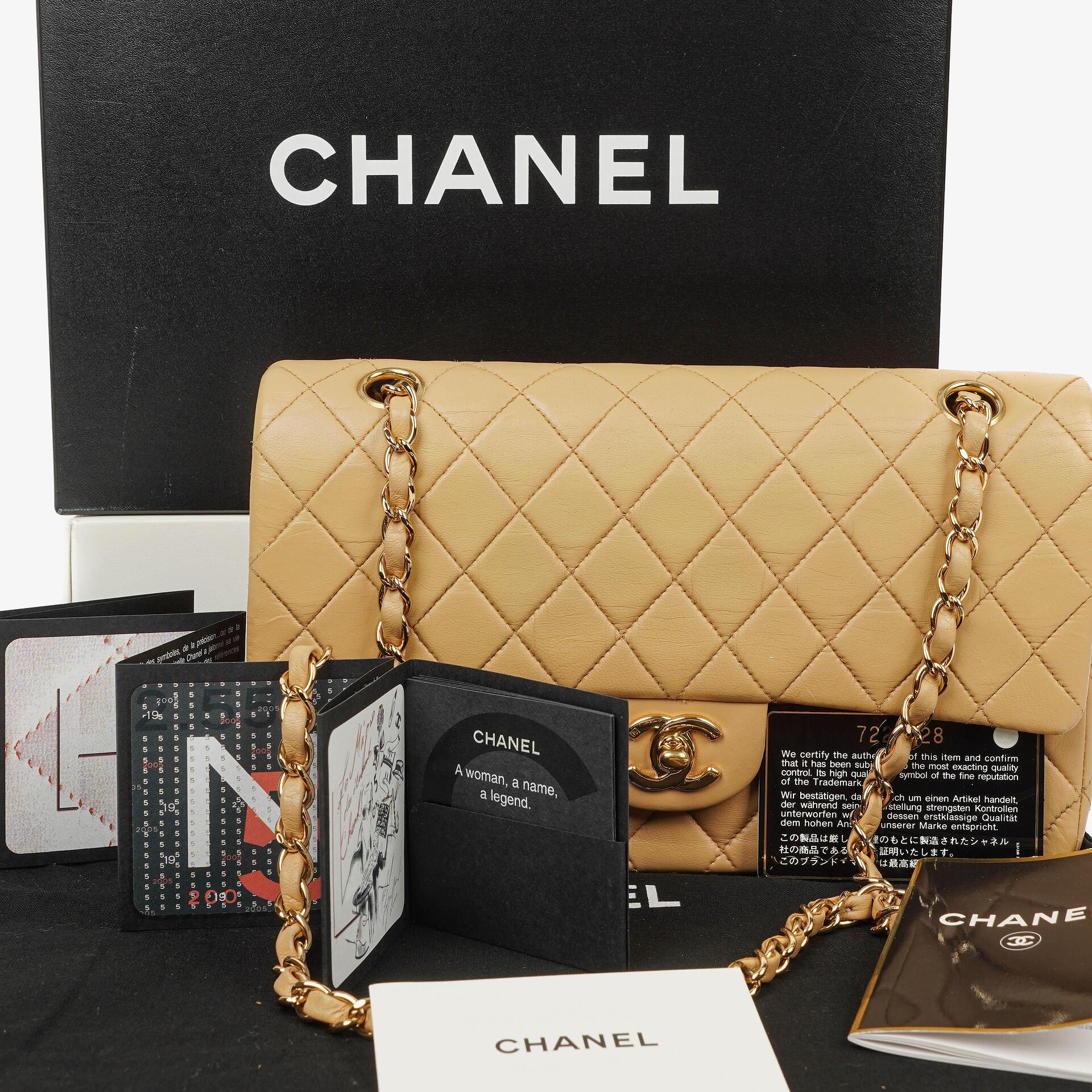 Chanel Mittelgroße Classic Vintage Double Flap Tasche aus beigem gestepptem Lammleder mit 24K vergoldeten Beschlägen