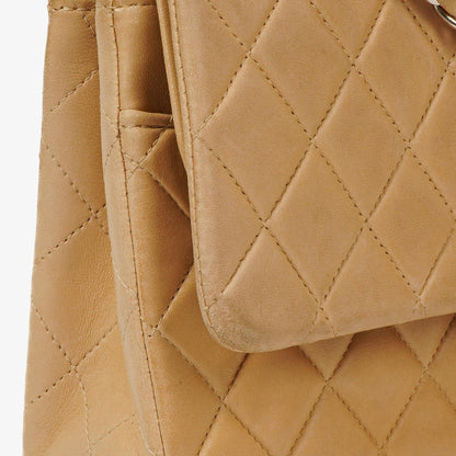 Chanel Mittelgroße Klassische Vintage Doppelklappe Tasche Beige Stepp-Lammleder mit silberfarbenen Beschlägen