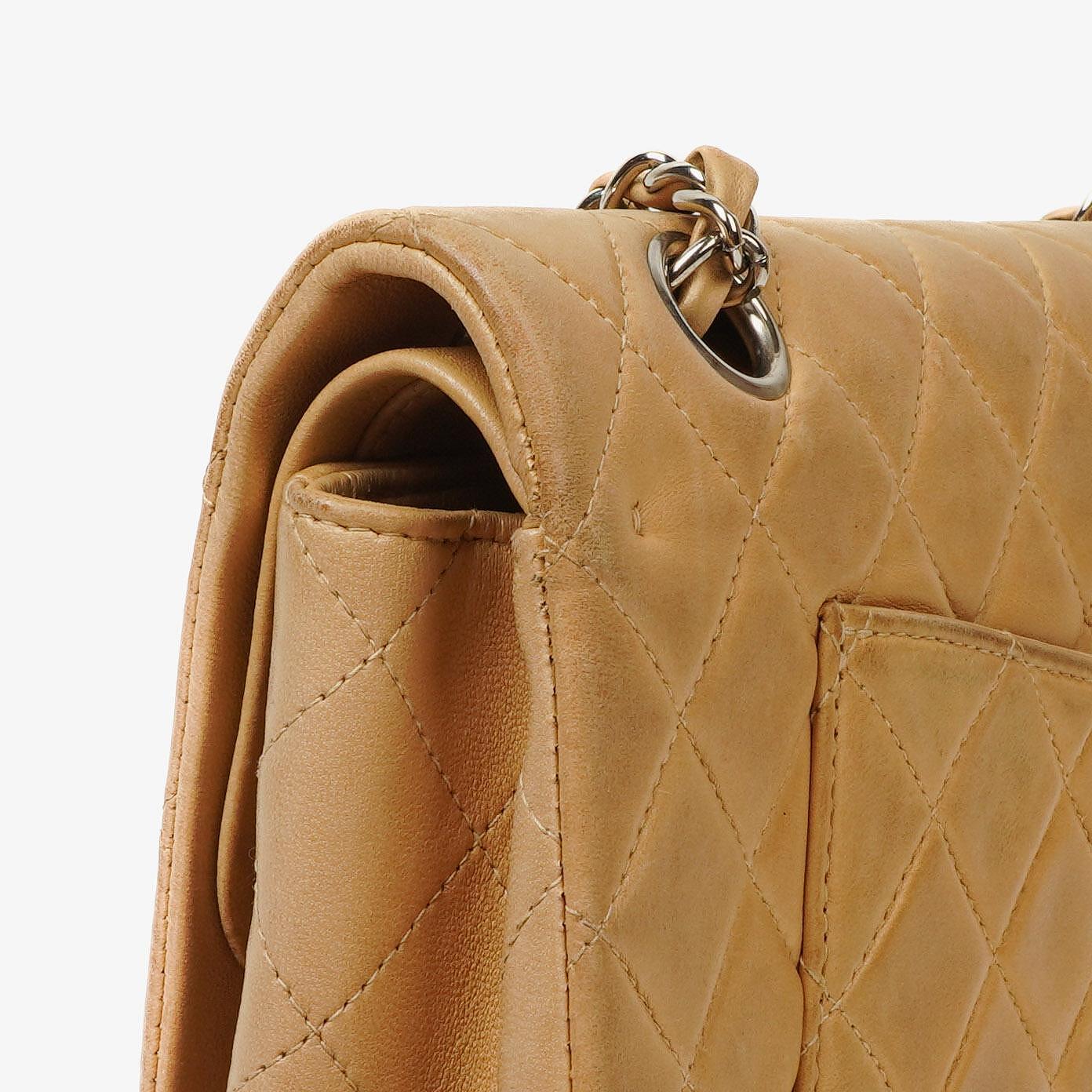 Chanel Mittelgroße Klassische Vintage Doppelklappe Tasche Beige Stepp-Lammleder mit silberfarbenen Beschlägen