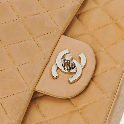 Chanel Mittelgroße Klassische Vintage Doppelklappe Tasche Beige Stepp-Lammleder mit silberfarbenen Beschlägen