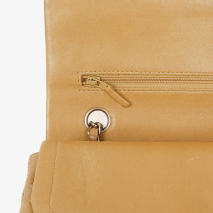 Chanel Mittelgroße Klassische Vintage Doppelklappe Tasche Beige Stepp-Lammleder mit silberfarbenen Beschlägen