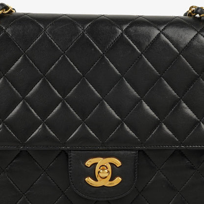 Chanel Medium Classic Vintage Double Flap Tasche aus schwarzem gestepptem Lammleder mit 24K vergoldeten Beschlägen