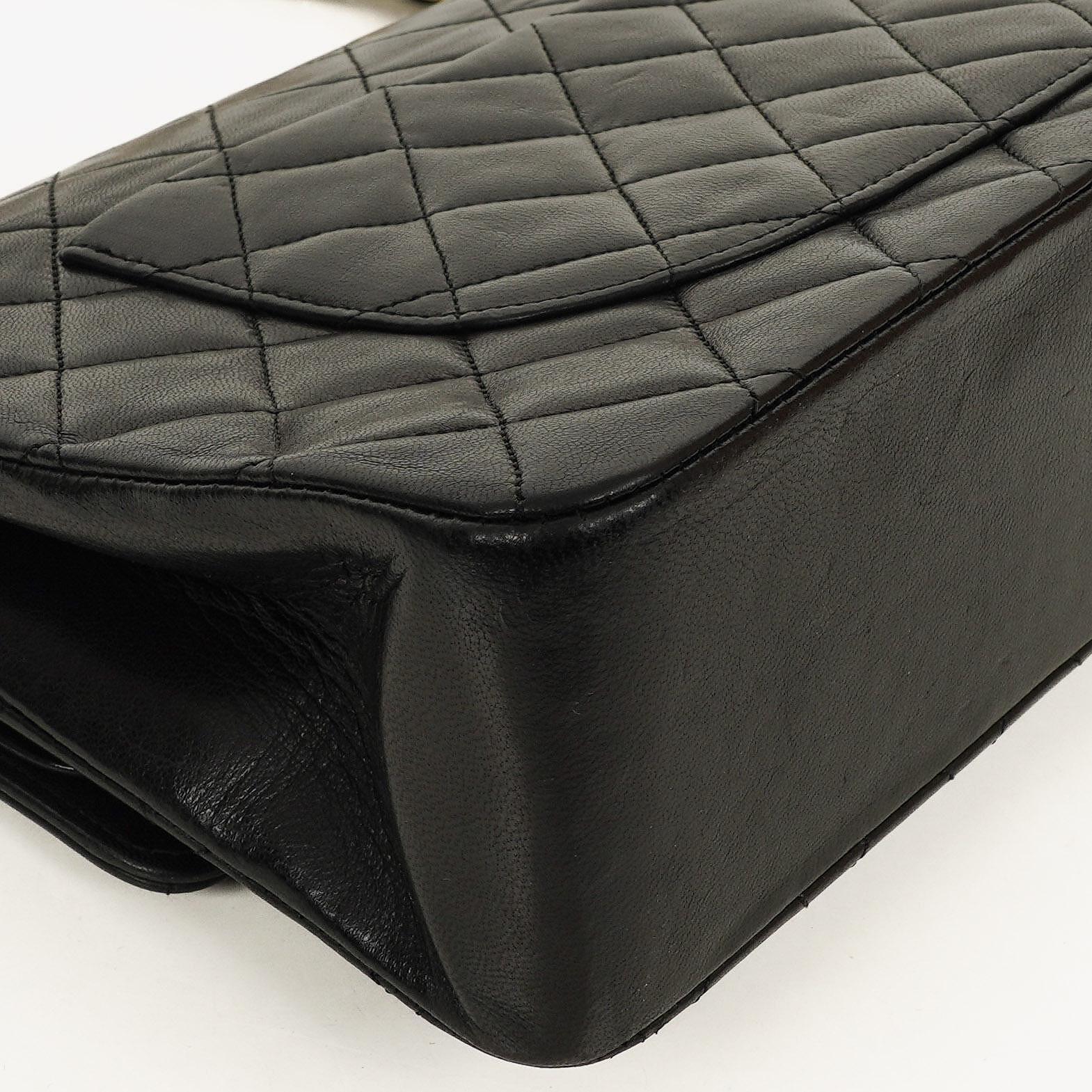 Chanel Medium Classic Vintage Double Flap Tasche aus schwarzem gestepptem Lammleder mit 24K vergoldeten Beschlägen