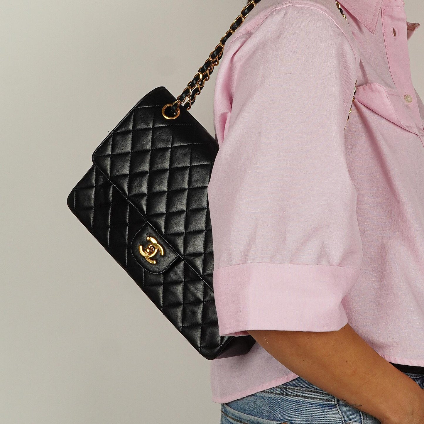 Chanel Medium Classic Vintage Double Flap Tasche aus schwarzem gestepptem Lammleder mit 24K vergoldeten Beschlägen