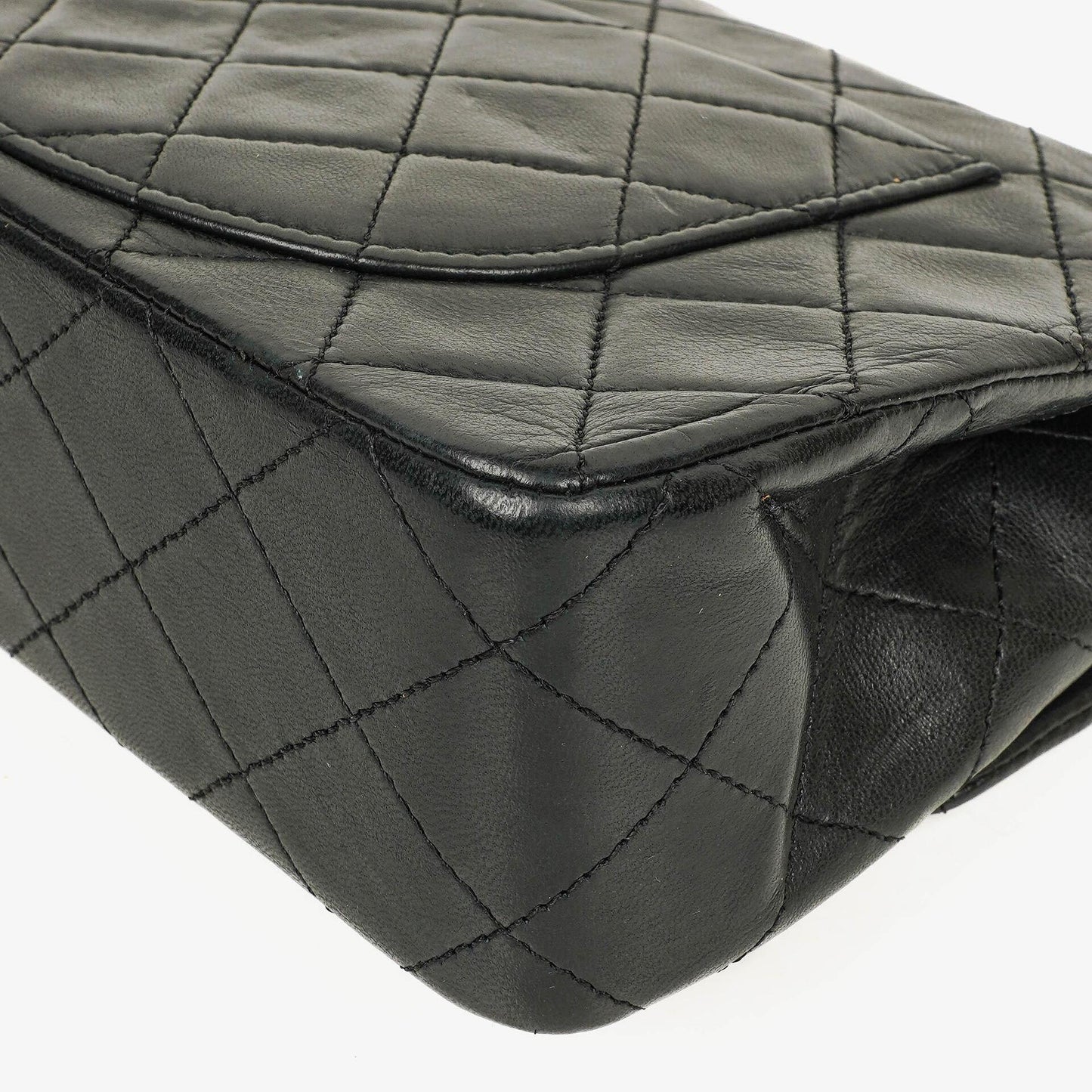 CHANEL Kleine Classic Vintage Double Flap Tasche aus schwarzem gestepptem Lammleder mit 24K vergoldeter Hardware