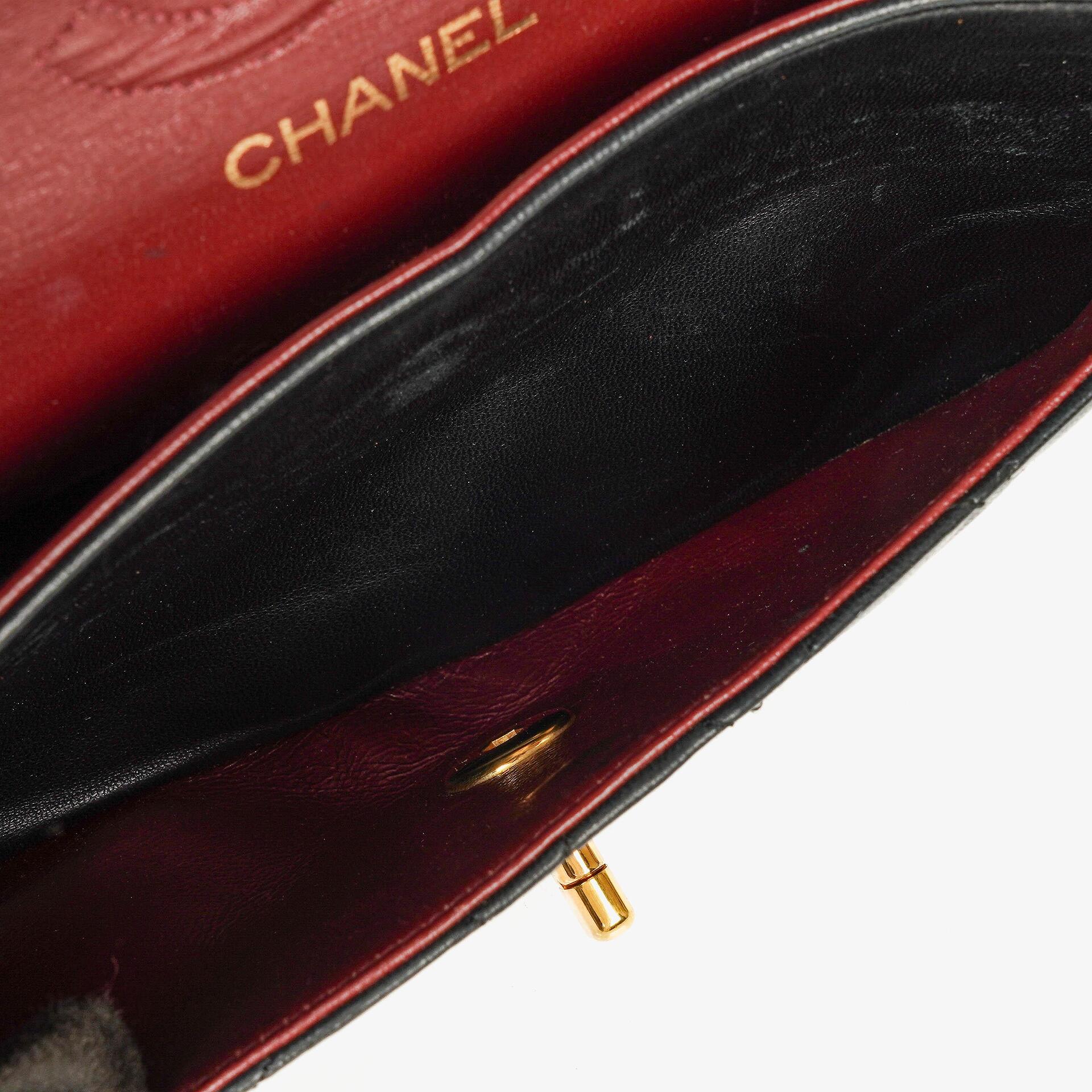 CHANEL Kleine Classic Vintage Double Flap Tasche aus schwarzem gestepptem Lammleder mit 24K vergoldeter Hardware