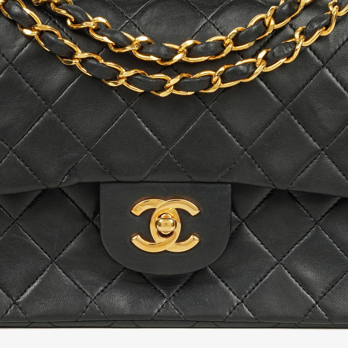 CHANEL Kleine Classic Vintage Double Flap Tasche aus schwarzem gestepptem Lammleder mit 24K vergoldeter Hardware