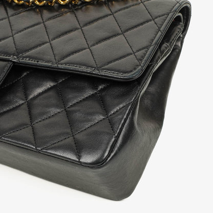 Chanel Medium Classic Vintage Double Flap Bag aus schwarzem gestepptem Lammleder mit 24K vergoldeten Beschlägen
