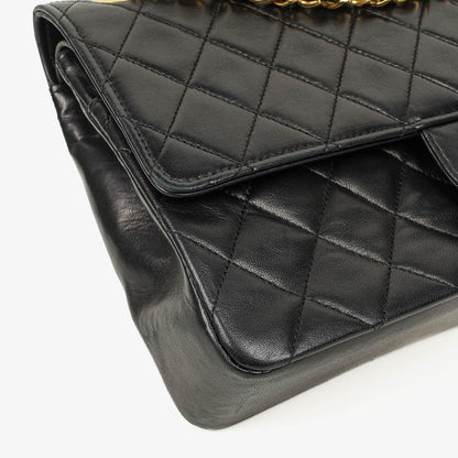 Chanel Medium Classic Vintage Double Flap Bag aus schwarzem gestepptem Lammleder mit 24K vergoldeten Beschlägen