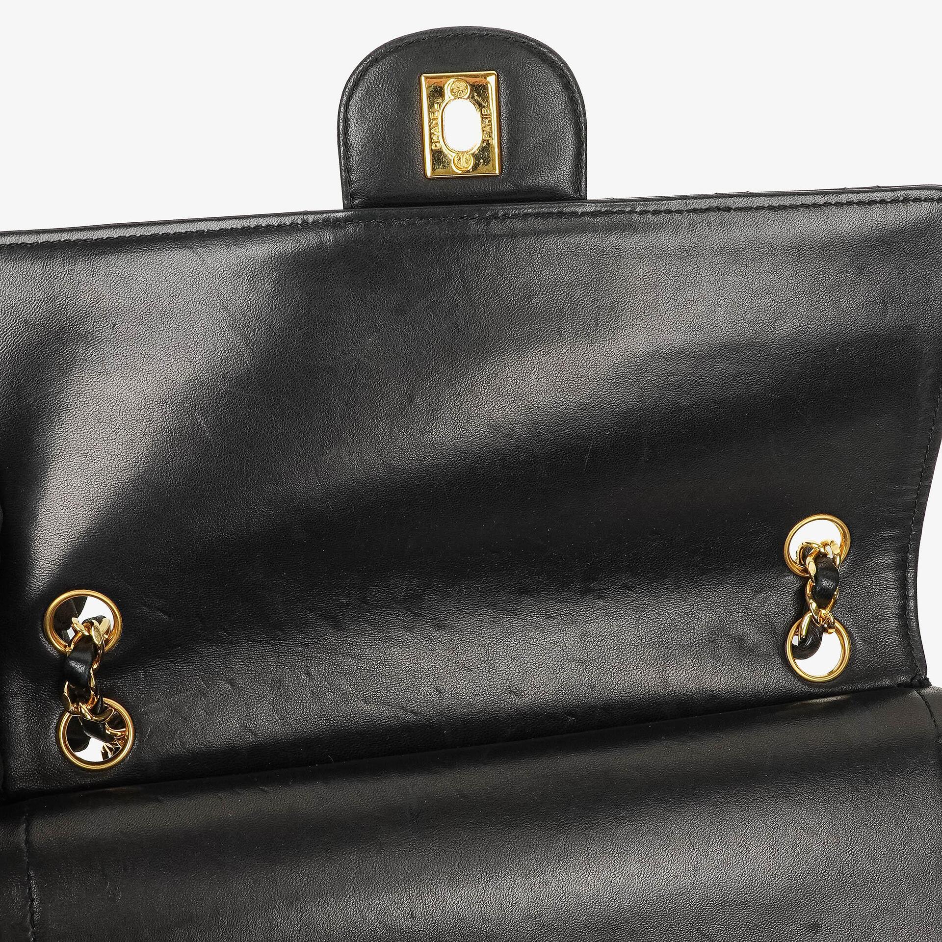 Chanel Medium Classic Vintage Double Flap Bag aus schwarzem gestepptem Lammleder mit 24K vergoldeten Beschlägen