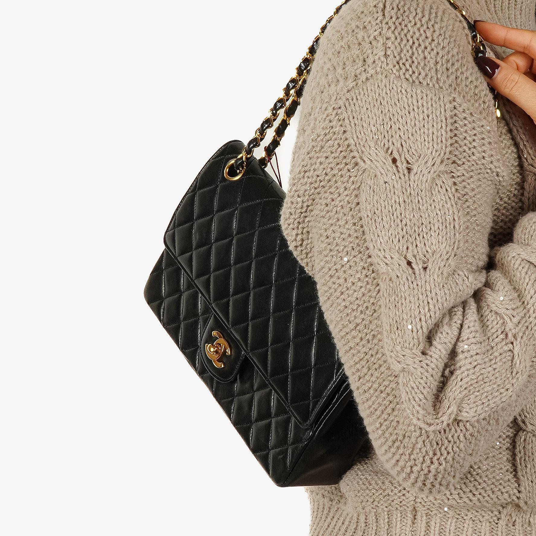 Chanel Medium Classic Vintage Double Flap Bag aus schwarzem gestepptem Lammleder mit 24K-vergoldeter Hardware