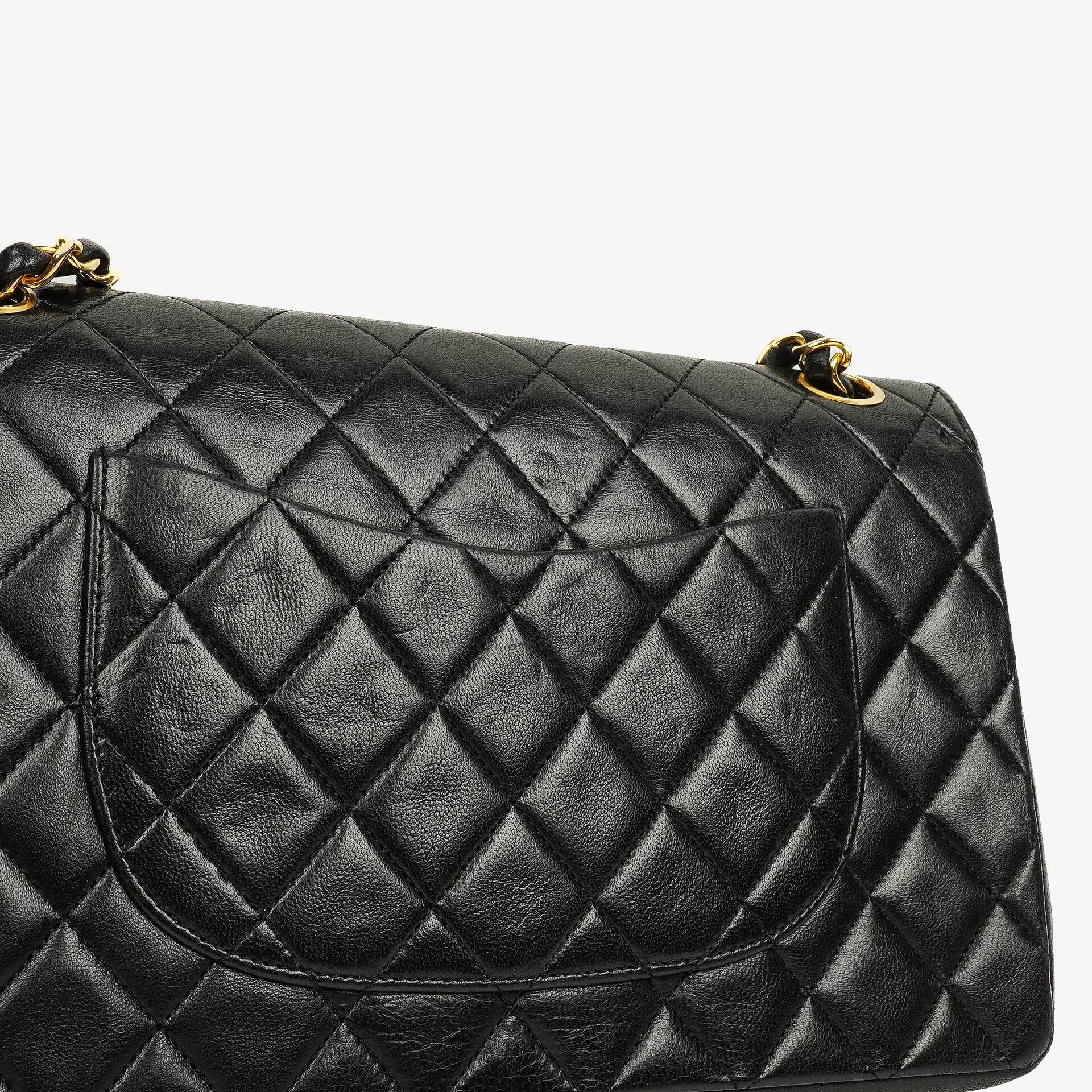 Chanel Medium Classic Vintage Double Flap Bag aus schwarzem gestepptem Lammleder mit 24K-vergoldeter Hardware