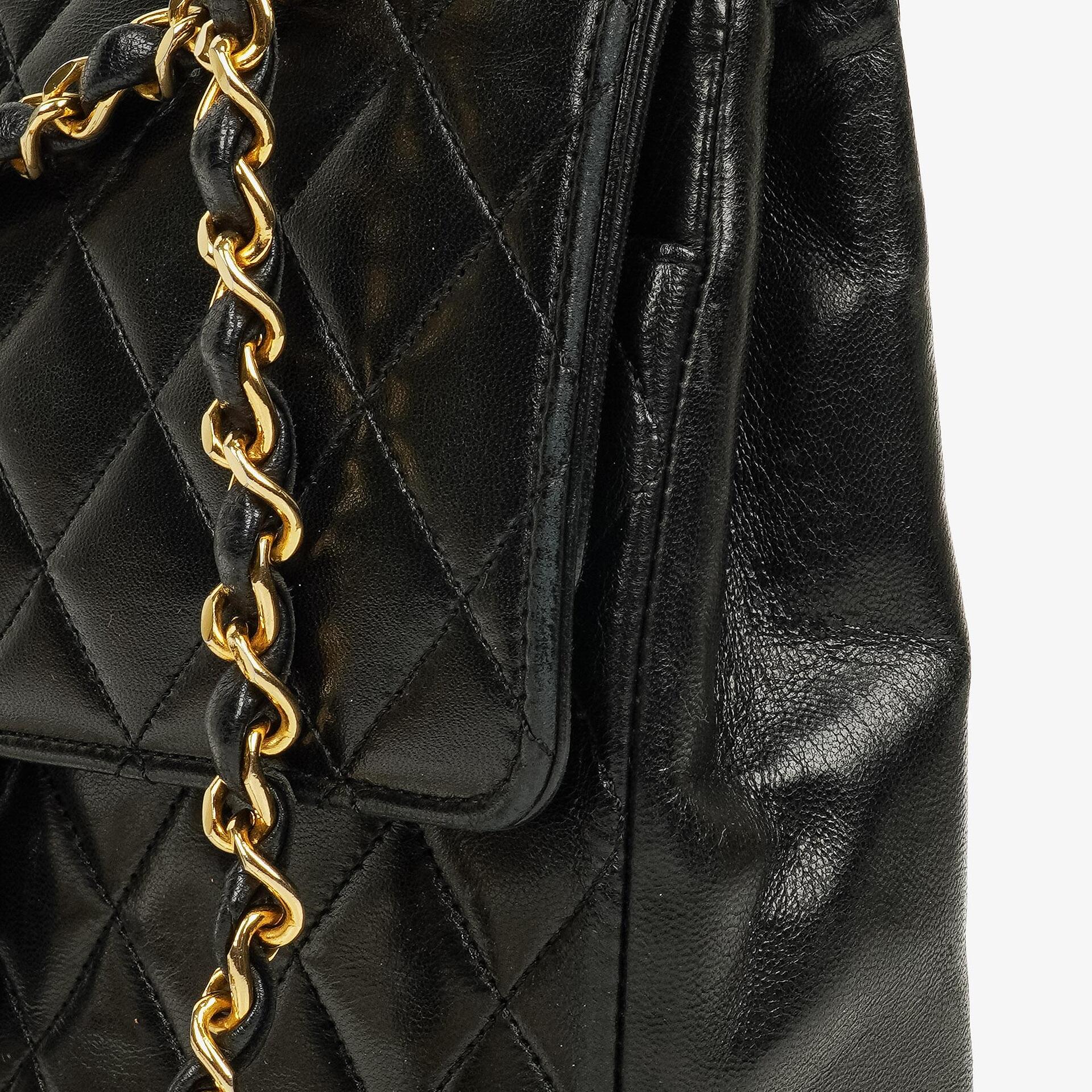 Chanel Medium Classic Vintage Double Flap Bag aus schwarzem gestepptem Lammleder mit 24K-vergoldeter Hardware