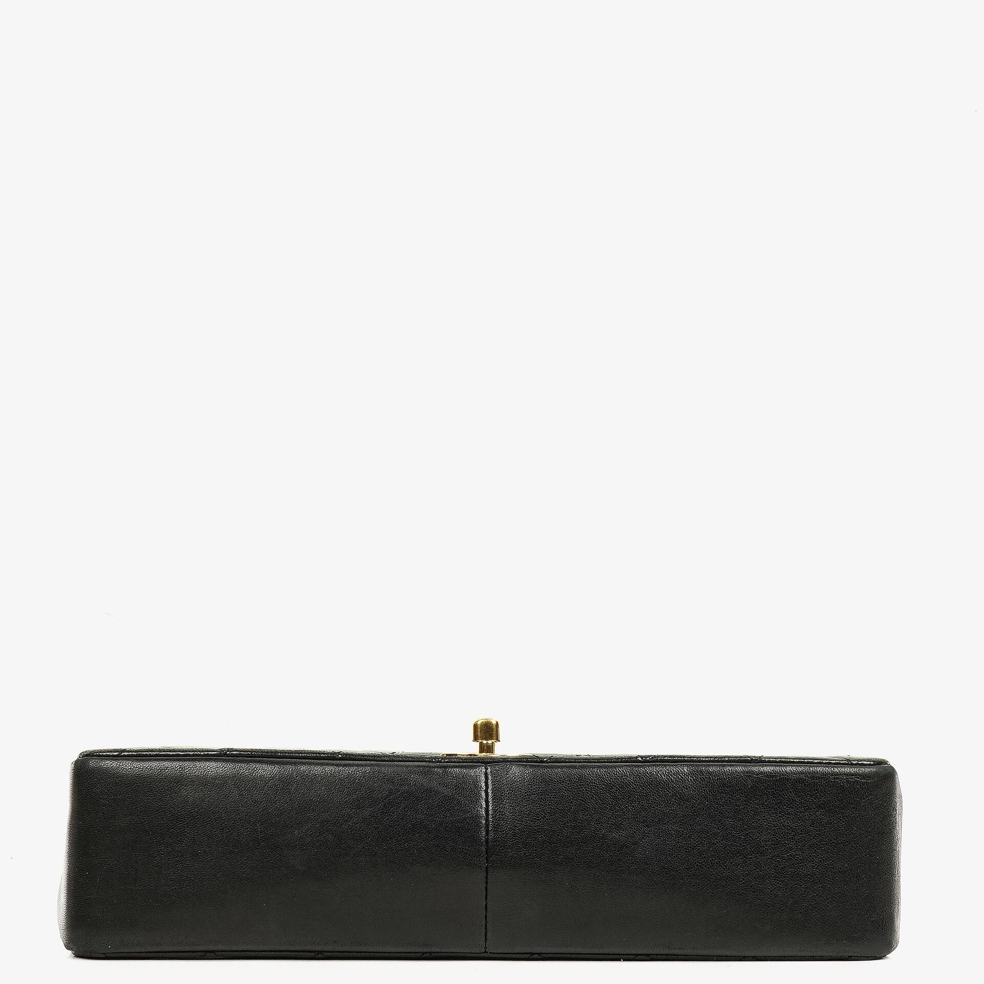 Chanel Medium Classic Vintage Double Flap Bag aus schwarzem gestepptem Lammleder mit 24K-vergoldeter Hardware