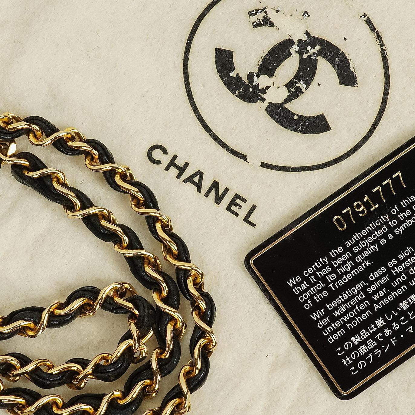 Chanel Medium Classic Vintage Double Flap Bag aus schwarzem gestepptem Lammleder mit 24K-vergoldeter Hardware