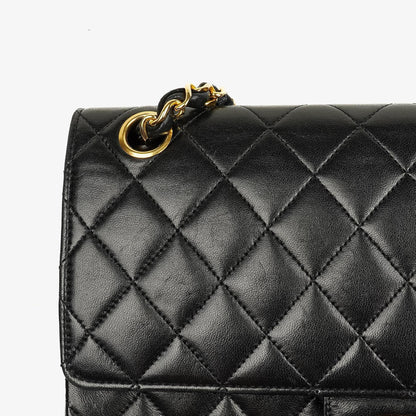 Chanel Medium Classic Vintage Double Flap Bag aus schwarzem gestepptem Lammleder mit 24K-vergoldeter Hardware