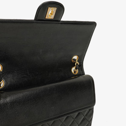 Chanel Medium Classic Vintage Double Flap Bag aus schwarzem gestepptem Lammleder mit 24K-vergoldeter Hardware