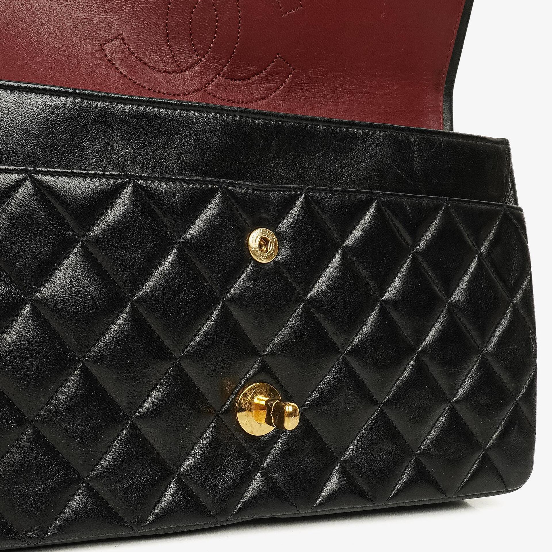 Chanel Medium Classic Vintage Double Flap Bag aus schwarzem gestepptem Lammleder mit 24K-vergoldeter Hardware