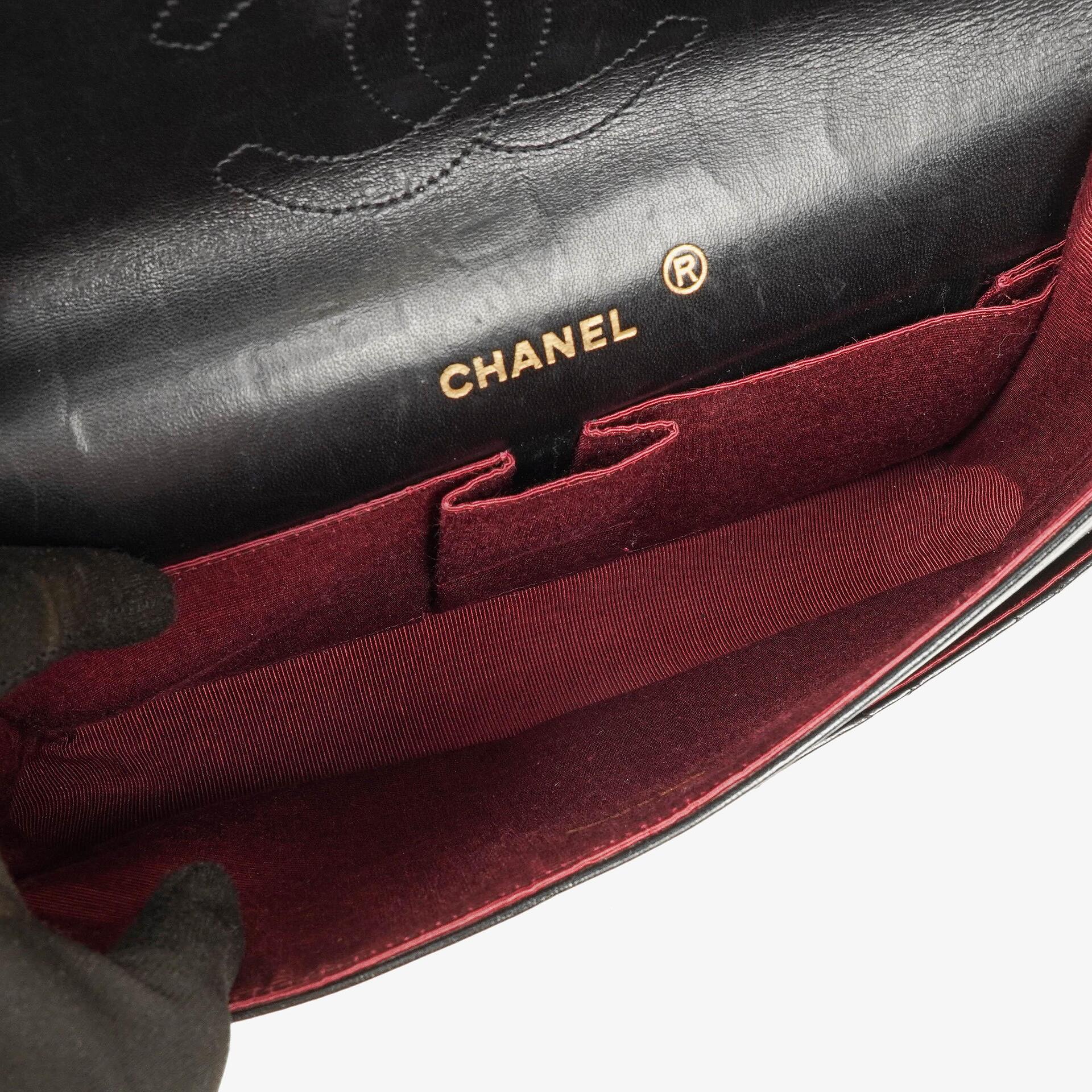 Chanel Medium Classic Vintage Double Flap Tasche aus schwarzem gestepptem Lammleder mit 24K vergoldeten Beschlägen