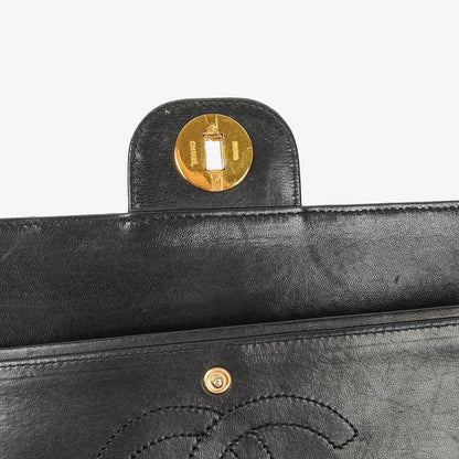 Chanel Medium Classic Vintage Double Flap Tasche aus schwarzem gestepptem Lammleder mit 24K vergoldeten Beschlägen