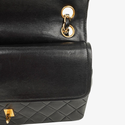 Chanel Medium Classic Vintage Double Flap Tasche aus schwarzem gestepptem Lammleder mit 24K vergoldeten Beschlägen